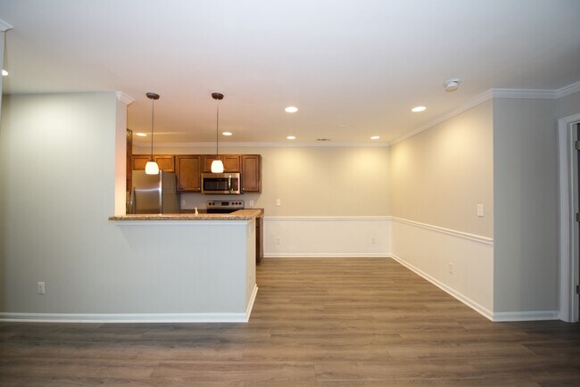 Foto del edificio - 225 Warm Springs Cir