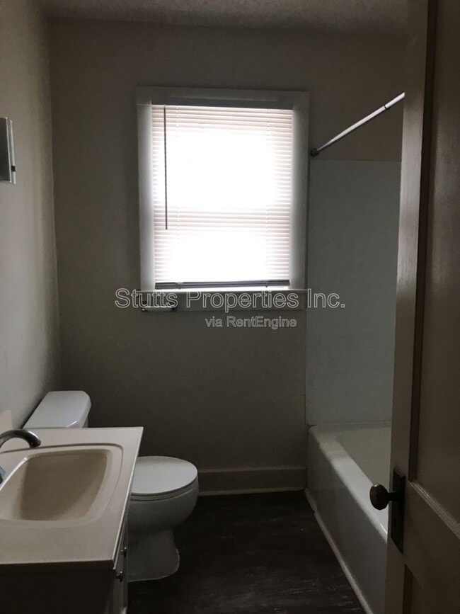 Foto del edificio - 903 E 8th St