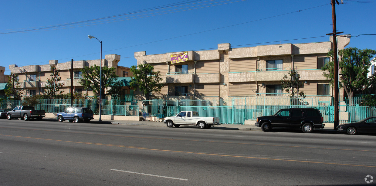 Building - Village Glen Apartments