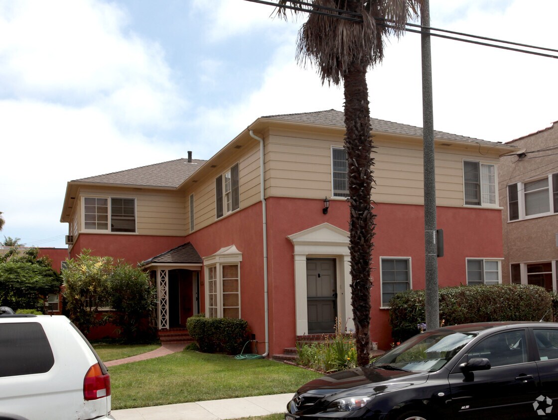 Primary Photo - 2124 E Bermuda St