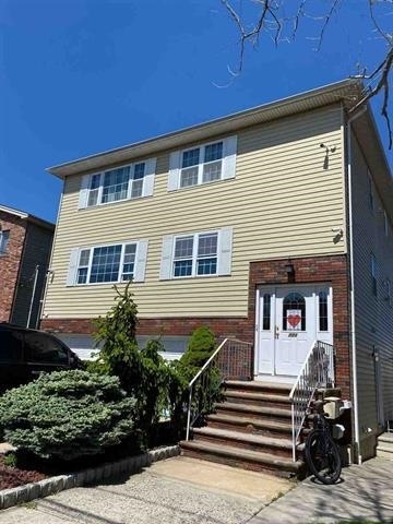 Building Photo - 771 9th St