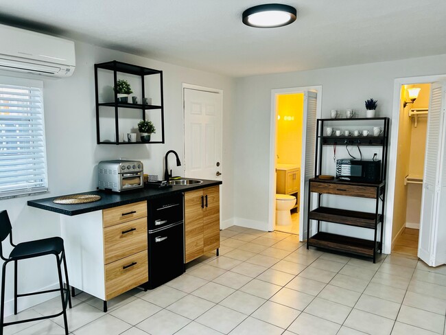 Foto del edificio - 911 NW 39th Ct