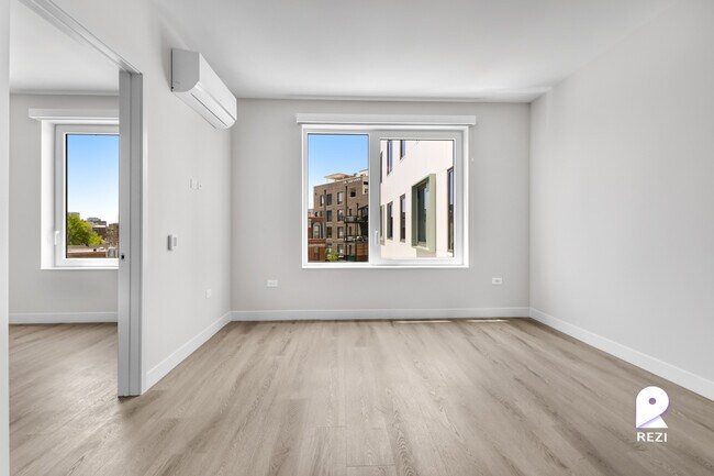 Foto del edificio - 670 N May St