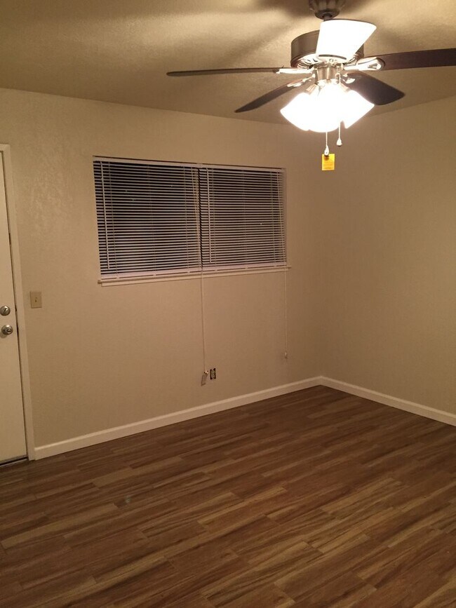 Foto del edificio - 407/409E. Alexander