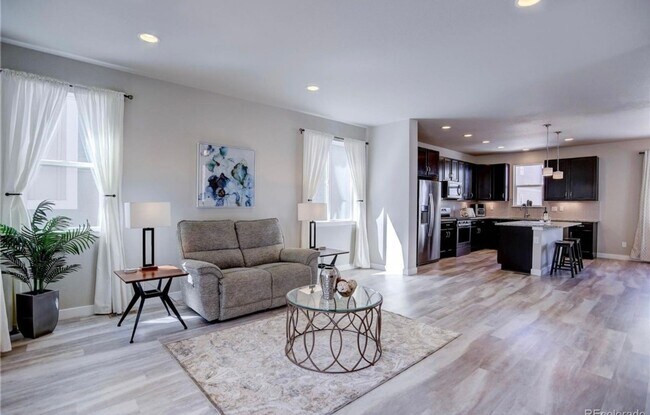 Building Photo - 3 Bedroom Townhome in Aurora