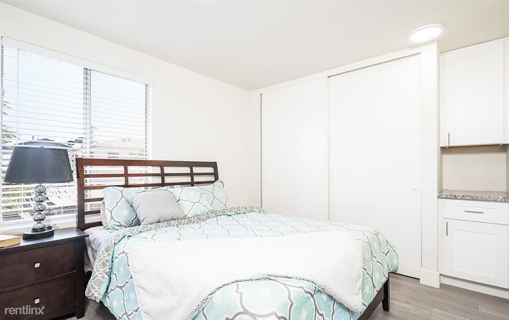 Primary Photo - 1 br, 1.5 bath Condo - 235 E River Dr