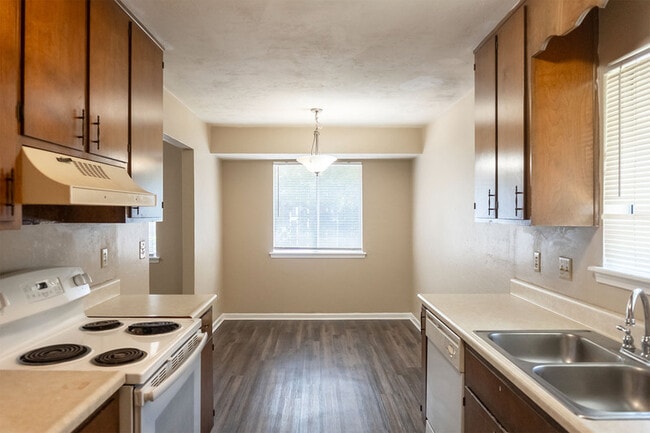 Foto del edificio - 709 Pointe Ct