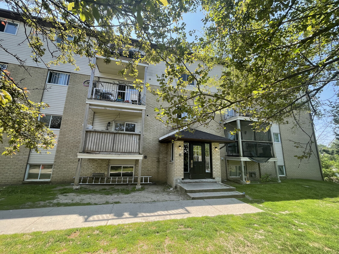 Primary Photo - Renovated 2 bedroom unit w balcony