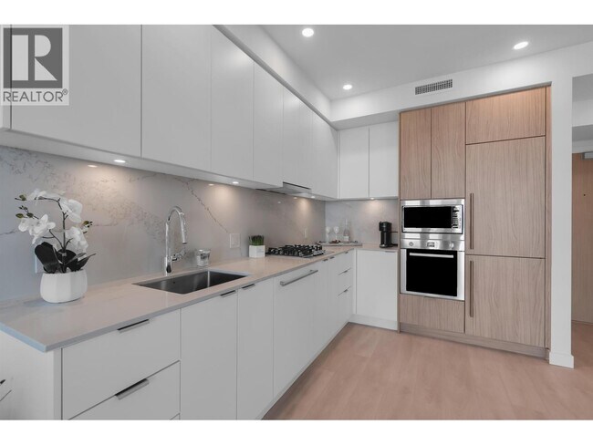 Photo du bâtiment - 537 Cottonwood Ave