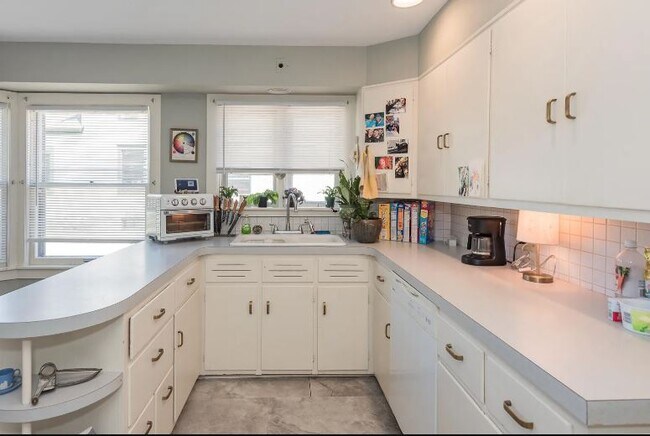 Foto del edificio - 512 Glenwood Ave SE