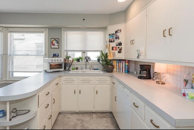 Building Photo - 512 Glenwood Ave SE