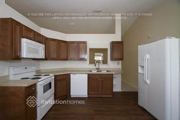 Building Photo - 3111 Hallow Dr