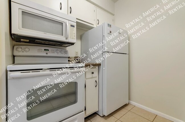 Building Photo - 6311 N Barcelona Ct