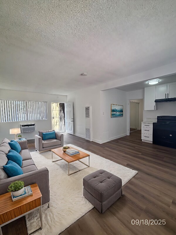 Foto del edificio - 6512 Pickering Ave