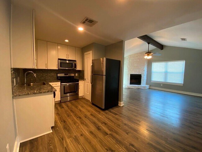 Building Photo - 3411 Lynridge Dr