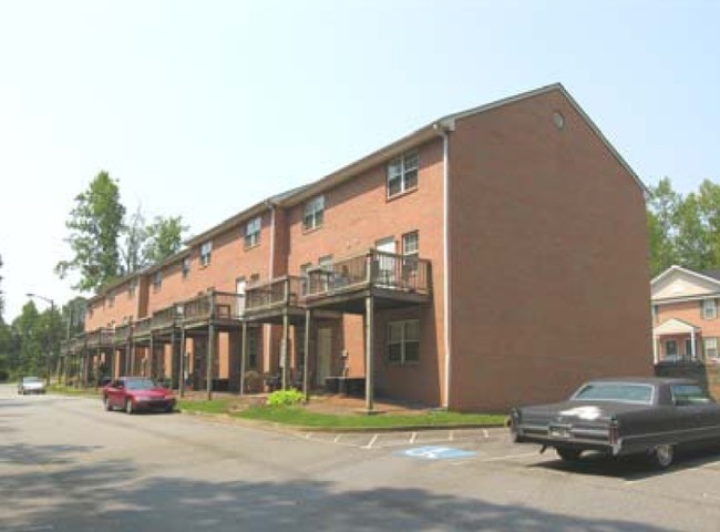 Foto del edificio - Cedar Bluffs Apartments