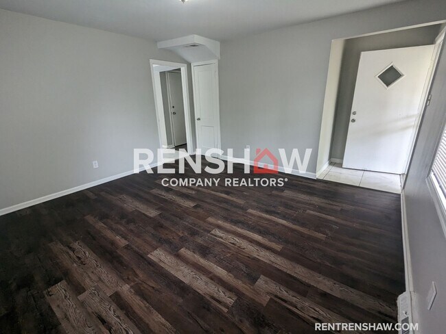Foto del edificio - Renovated 5 Bedroom / 2 Bath - Move In