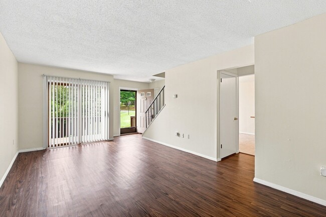 Building Photo - 99 Cottonwood Rd
