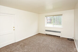 Living Room - Franklin Court Apartments