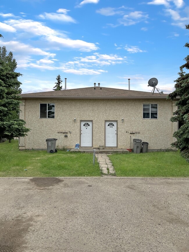 Building Photo - 9406 B-94100 100 Ave