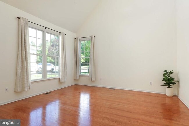 Building Photo - 11 Wedgewood Ct