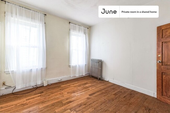 Foto del edificio - Room in Shared 5 bed/1 bath home