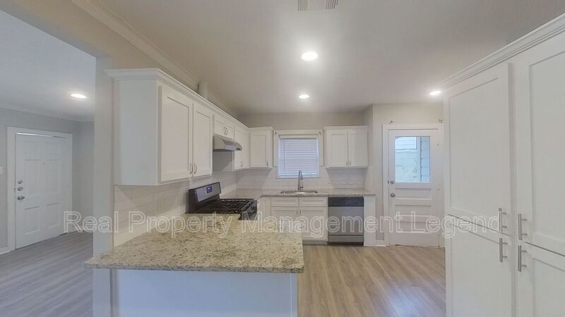 Foto principal - 2422 Roanoke Ave