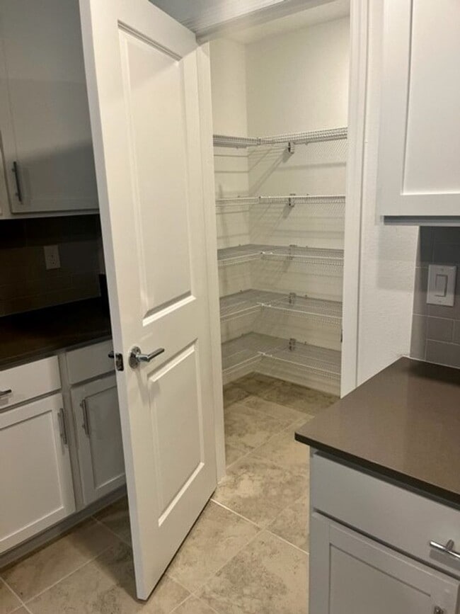 Foto del edificio - 1910 Birnham Wood Bnd