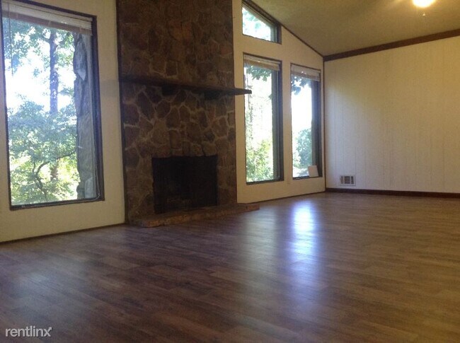 Building Photo - 3 br, 2 bath House - 1080 Powell Wright Rd
