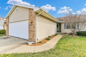 Foto principal - 906 Waters Edge Rd