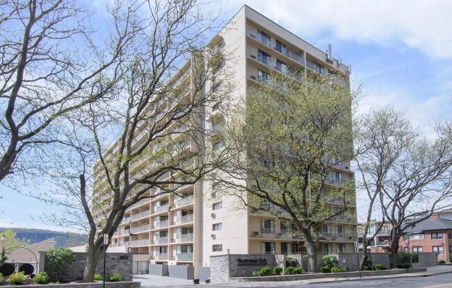Foto del edificio - 1155 Warburton Ave