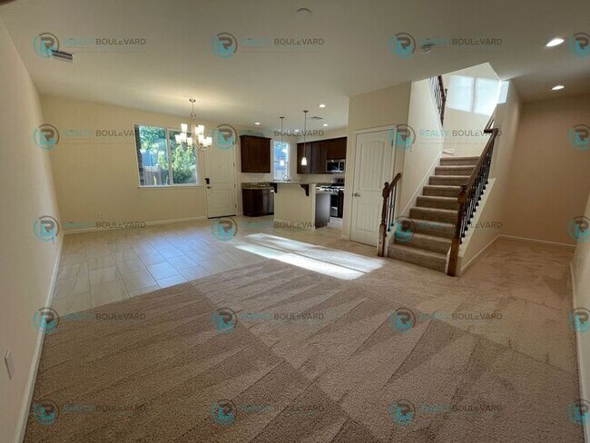 Foto del edificio - Luxury and Convenience Fully Equipped 3-Bedroom 2.5 Bathroom 2 Car Garage Townhome in Carson City