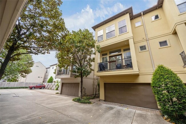 Building Photo - 244 Detering St