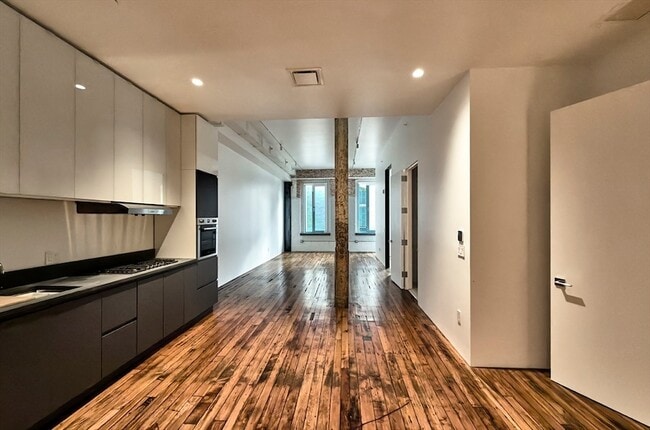 Building Photo - 520 State Rd