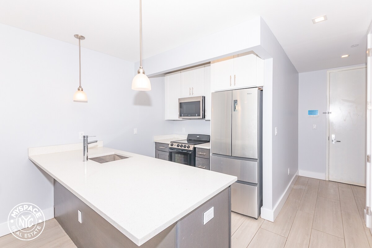Foto principal - 975 Liberty Ave