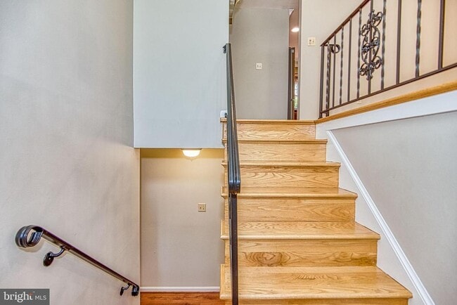 Building Photo - 402 Holloway Ct NE