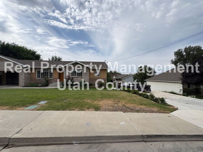 Building Photo - Large home in Pleasant Grove