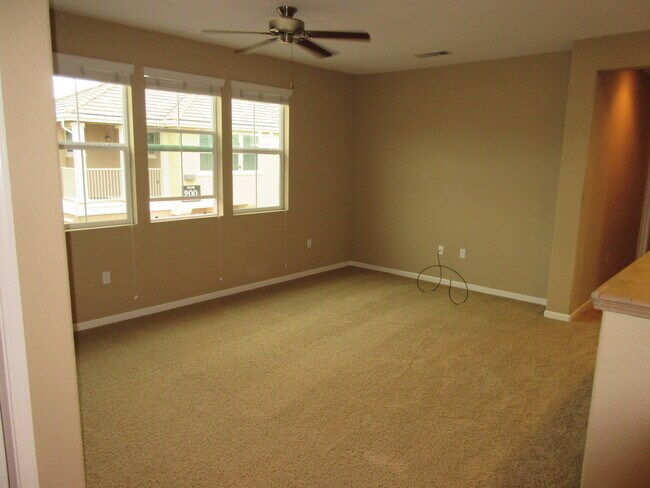 Foto del edificio - Updated Condo with Balcony in the Rivage at The Parkway
