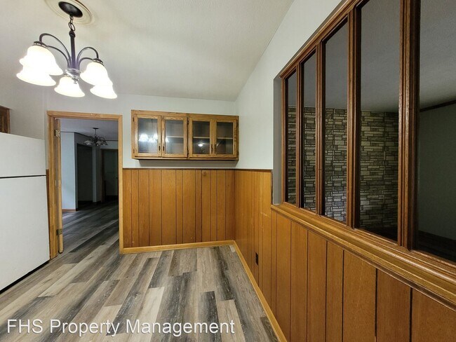 Building Photo - 4 br, 1.5 bath House - 1350 S Prince Lane