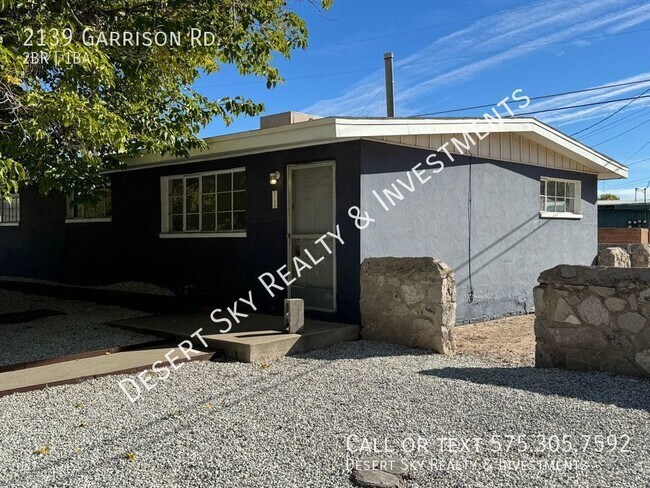 Building Photo - Centrally located 2 bedroom 1 bath apartment