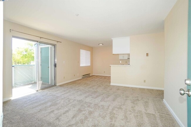 Building Photo - 3670 Silver Oaks Way