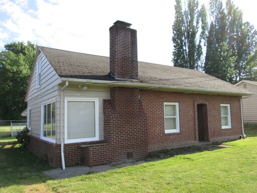 Building Photo - 16380 SW Shaw St