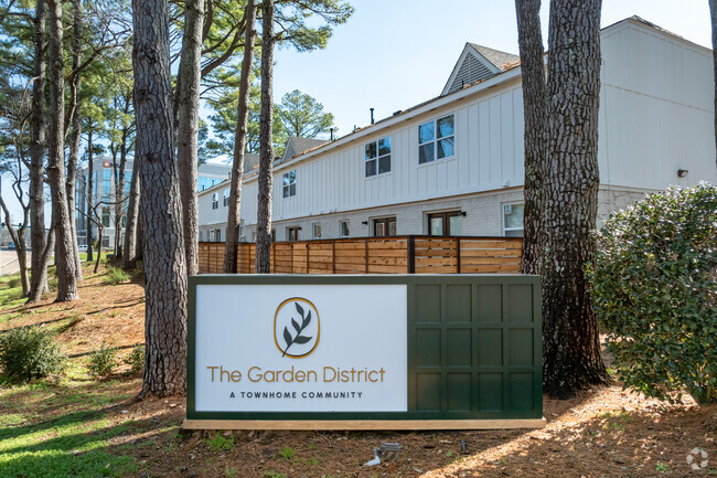 Building Photo - The Garden District Apartments