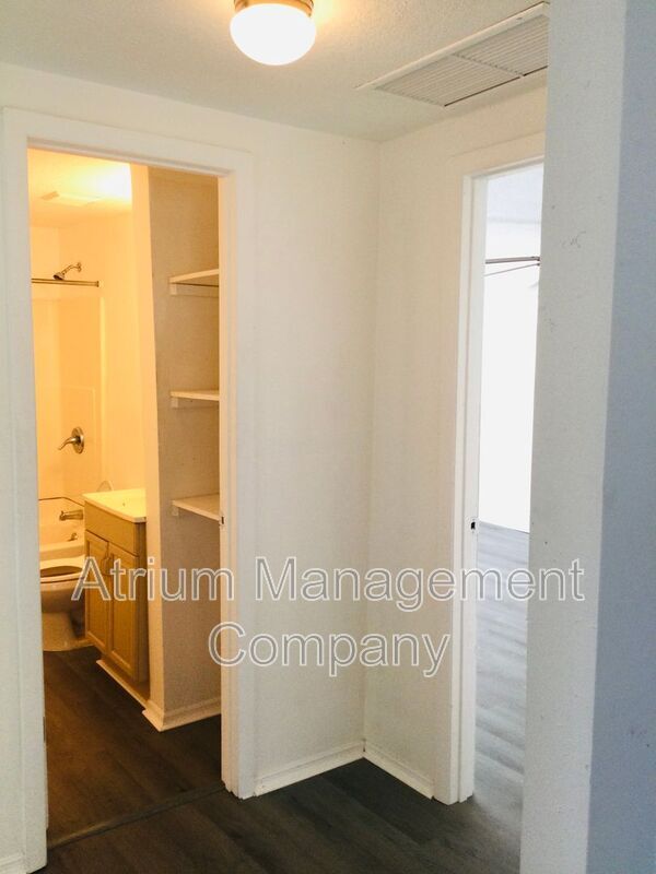 Foto del edificio - 2400 S Grant St