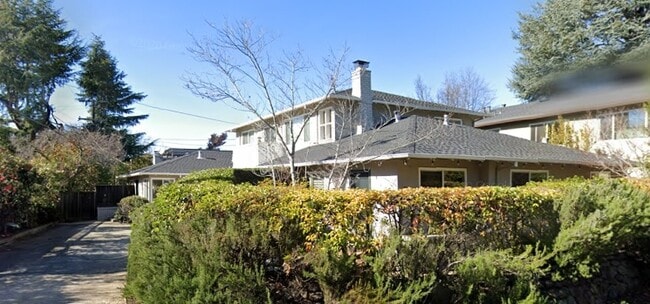 Building Photo - 260 Linfield Dr