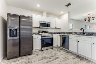 Building Photo - 1112 Day Dream Dr