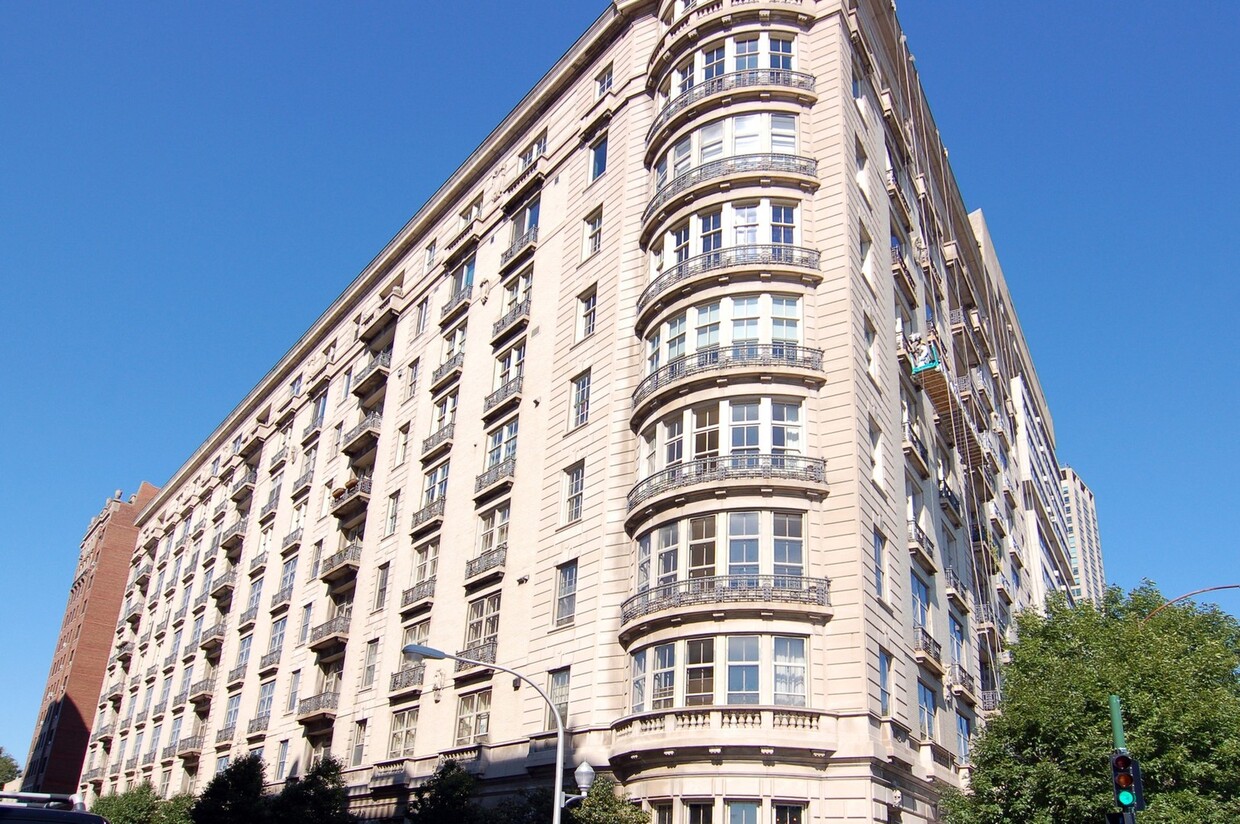 Primary Photo - 3400 N Lake Shore Dr