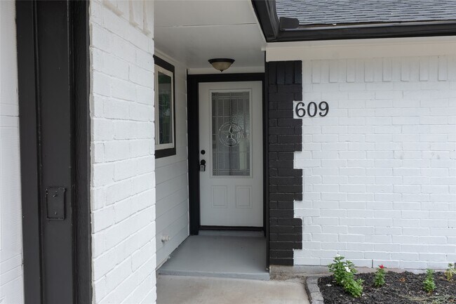 Foto del edificio - 609 Oak Harbor Dr