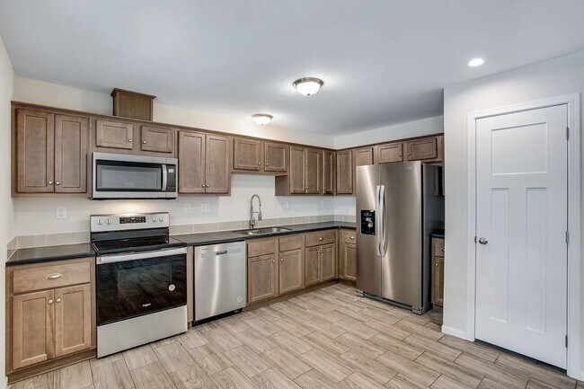 Foto del edificio - Brand New 1BR/1BA Apartment in Lyons!