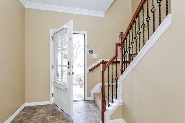 Foto del edificio - 708 Peach Orchard Dr